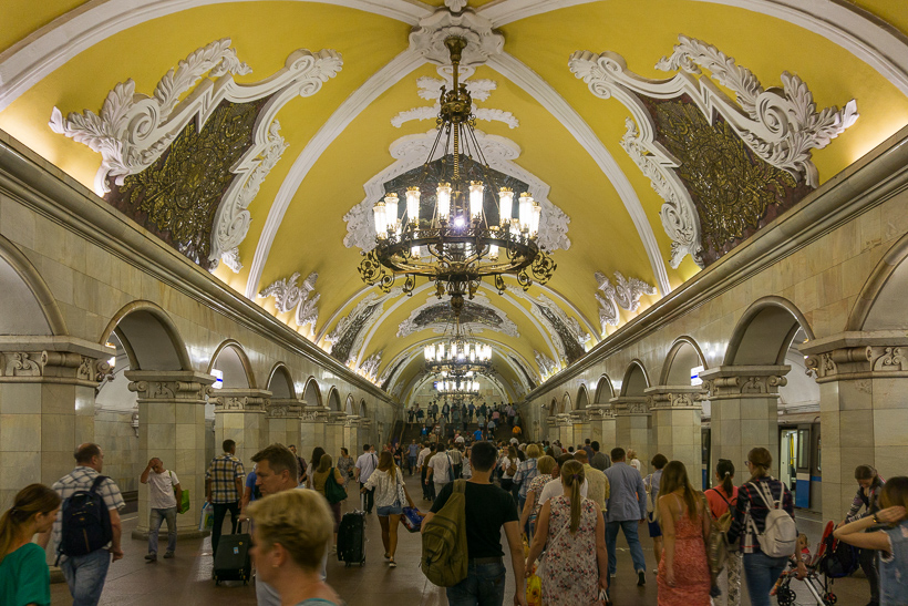 Kein Palast sondern die Komsomolskaja Metro-Station