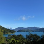 Cowshed Bay bei Tag ...