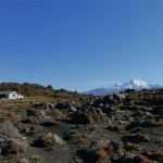 Oturere Hut, im Hintergrund Mt. Ruapehu.
