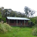 Die Waiau Gorge Hut von außen.