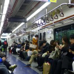 Smartphone-Zombies in der U-Bahn (mit WiFi und TV!!!).